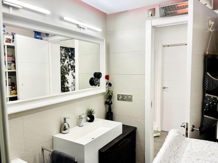 Nuevo!! Apartamento Lujo&Confort. Parking Sevilla Exteriör bild