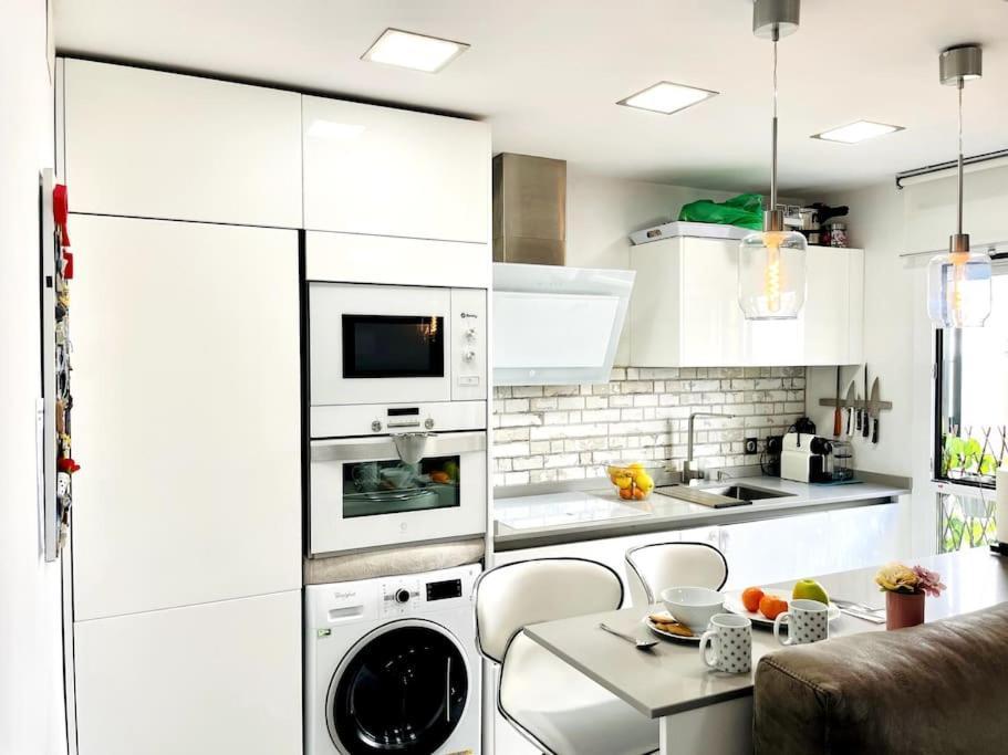 Nuevo!! Apartamento Lujo&Confort. Parking Sevilla Exteriör bild